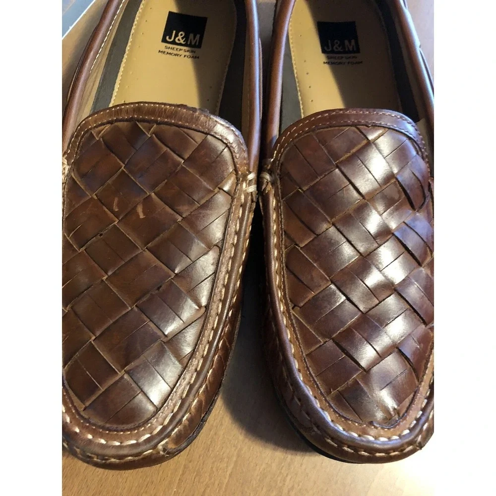 J & M Men's Slip On Loafer Size 11 M Sheep Skin‎ Memory Foam Foot Bed Weave EUC